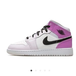 Air Jordan 1 Mid GS sz 3.5 big kids- color “Barely Grape”